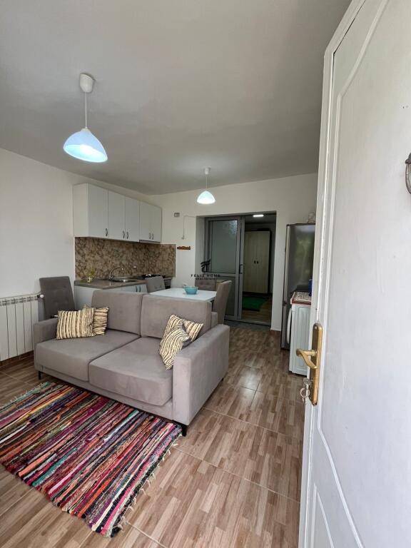 MONOLOCALE IN AFFITTO 40 M2 STRADA DI ELBASAN 400 EURO