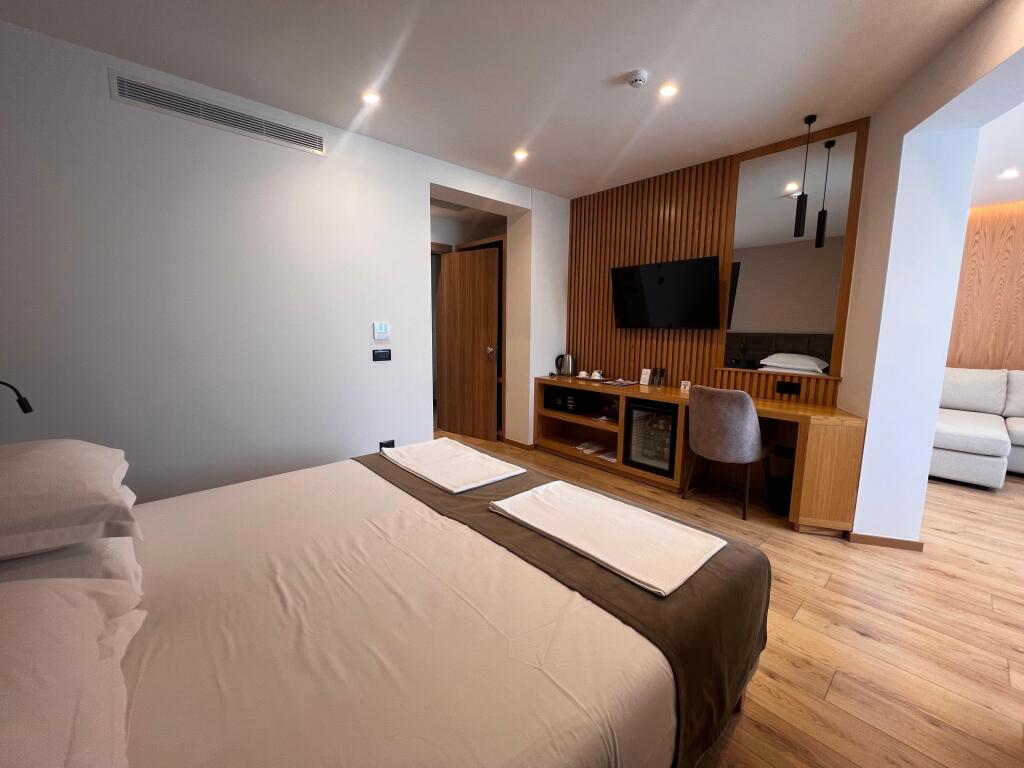 In vendita, Hotel, “Rrethrrotullimi i Shkozës” ,Tirana.