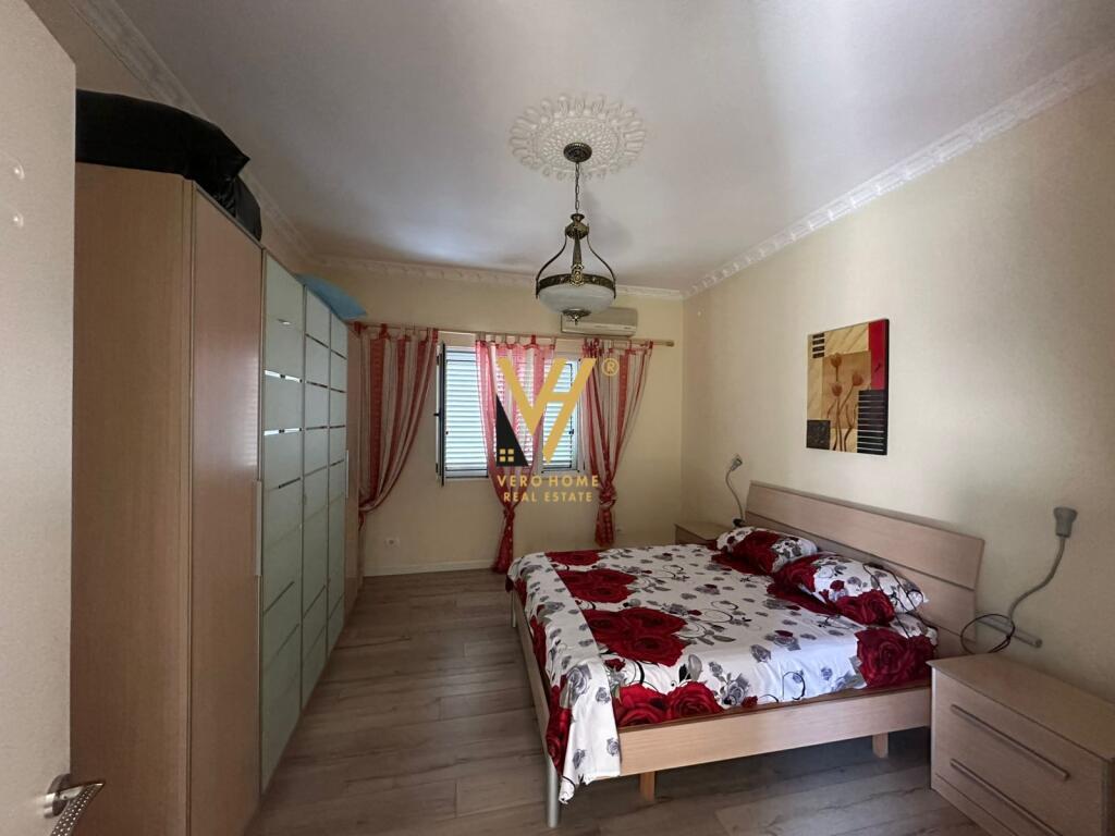 JEPET HYRJE 2+1+BLK ME QERA TE RRUGA HIME KOLLI 700 EURO