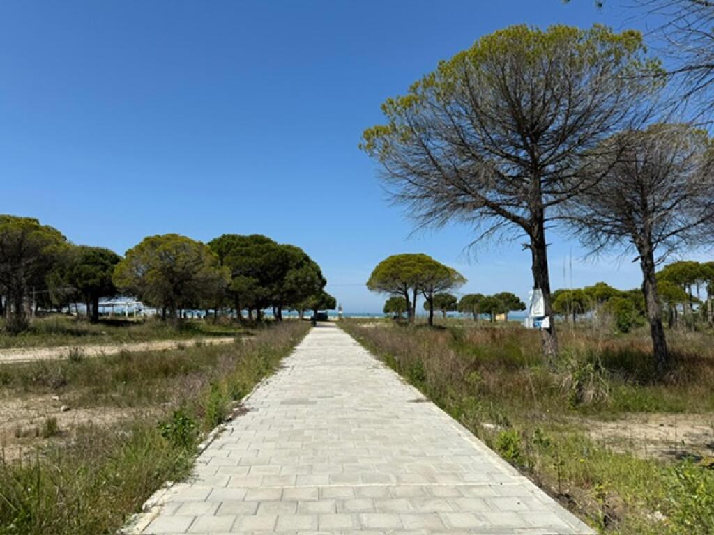 Apartment 1+1 with Yard for Sale at San Pietro Residence, Lalëzit Bay
