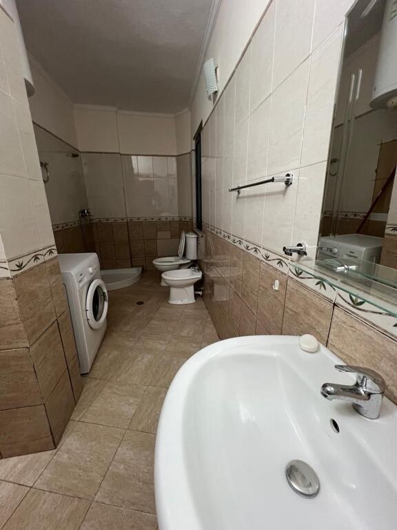 Jepet Me Qera Apartament 2+1+1 Ballkon