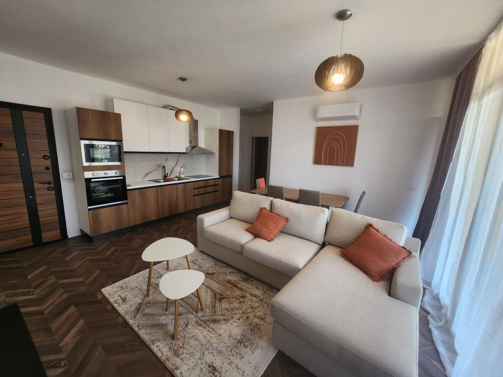 Appartamento 2+1 in affitto, Bermon Ndertim, vicino al Bulevardit te Ri e alla Grande Anello!