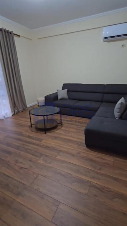 Ingresso in affitto casa privata 2+1 a Kodra e Priftit