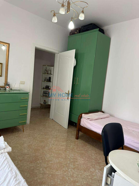 Appartamento 2+1 in affitto a Komuna e Parisit