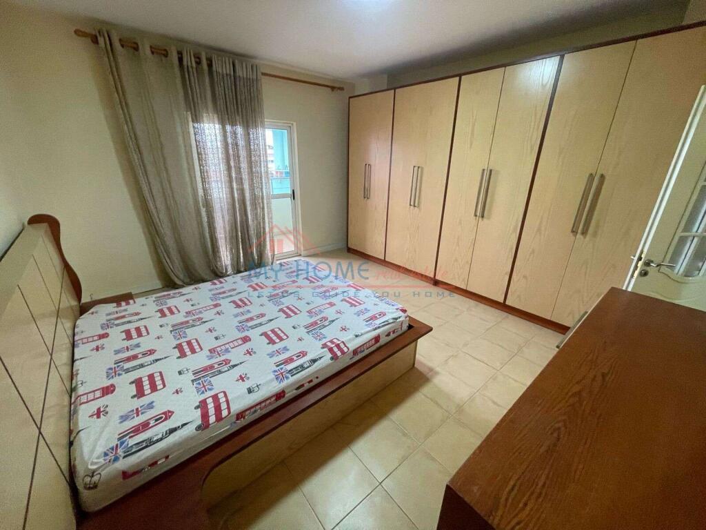 Appartamento 2+1 in affitto a Komuna e Parisit