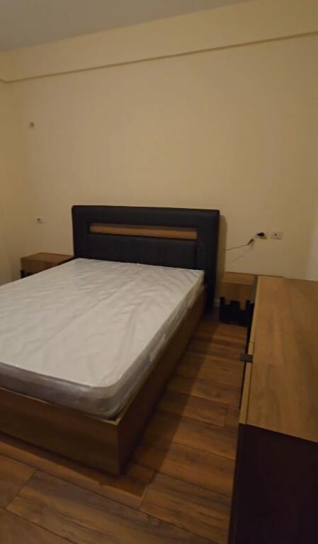 Appartamento 2+1 in affitto. Porcellana, 200m di fronte all'Università Europea di Tirana Prezzo: 600 mila lek