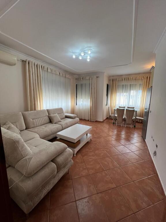 Jepet Me Qera Apartament 2+1+1 Ballkon