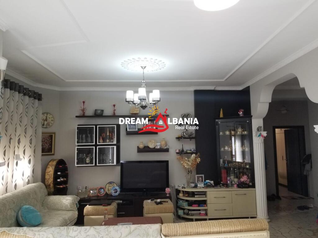 Vendesi Super Villa di 5 piani a Selite vicino alla scuola Marin Barleti a Tirana (ID 4151156)
