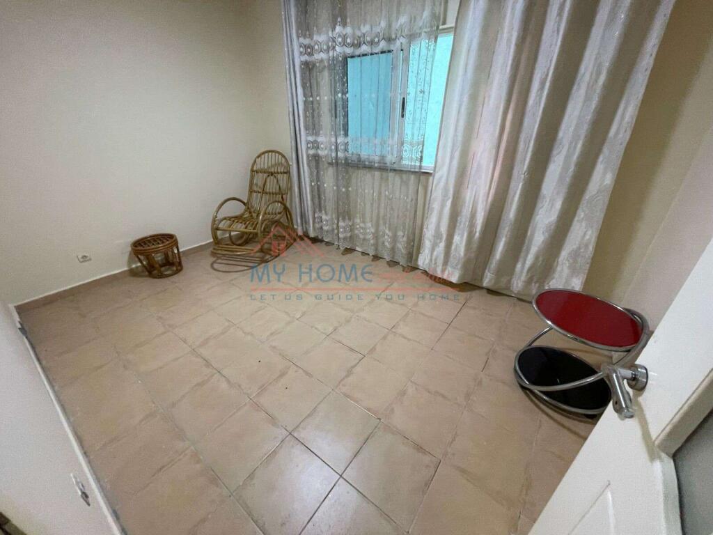 Appartamento 2+1 in affitto a Komuna e Parisit