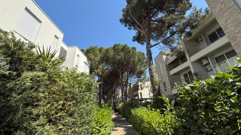 Apartment 1+1 with Yard for Sale at San Pietro Residence, Lalëzit Bay