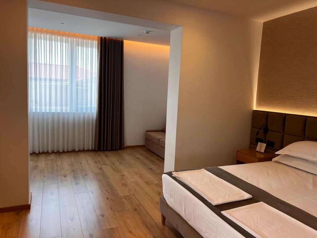 In vendita, Hotel, “Rrethrrotullimi i Shkozës” ,Tirana.