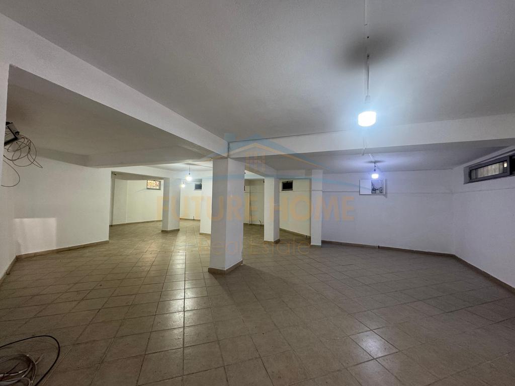 Qera, Ambient Biznesi, Rruga e Kavajes