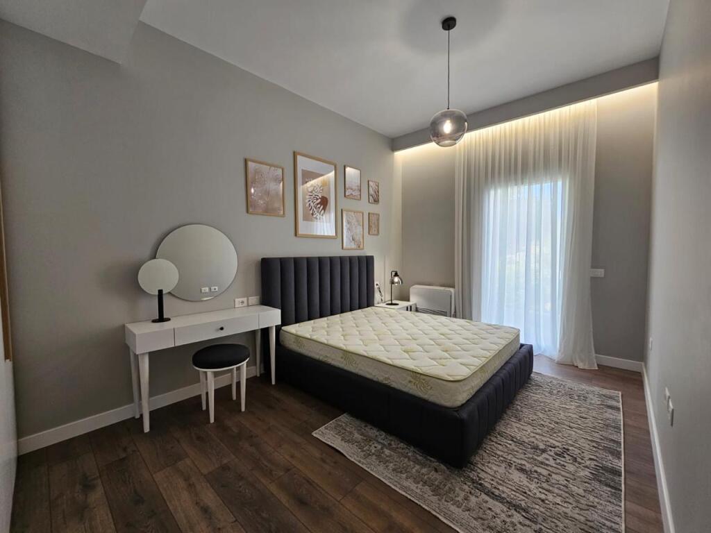 3+1, arredato di lusso, vicino al giardino botanico, 1500 euro
