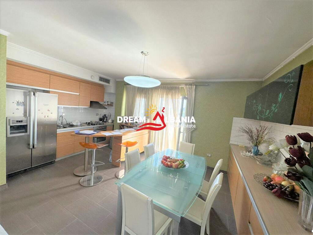 Vendesi super appartamento 2+1+2 a Zogu i Zi vicino alla Croce Rossa (ID 41211367)