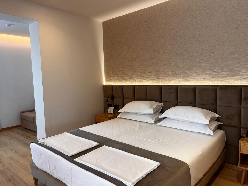 In vendita, Hotel, “Rrethrrotullimi i Shkozës” ,Tirana.
