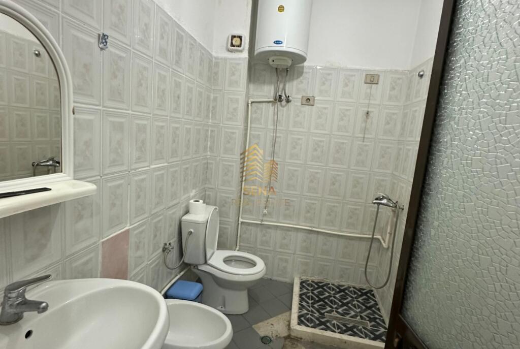 Affitto, Appartamento 1+1+balcone, 21 Dhjetori, 450 Euro/mese