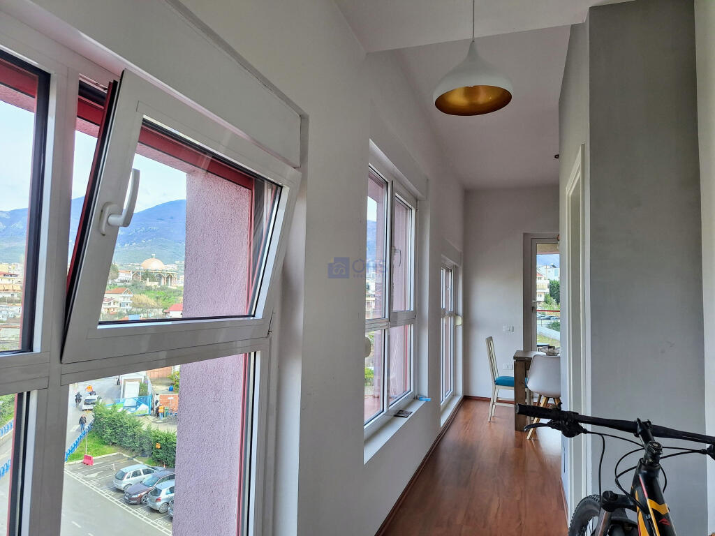 A 2+1+2 apartment is for rent in Ali Demi.