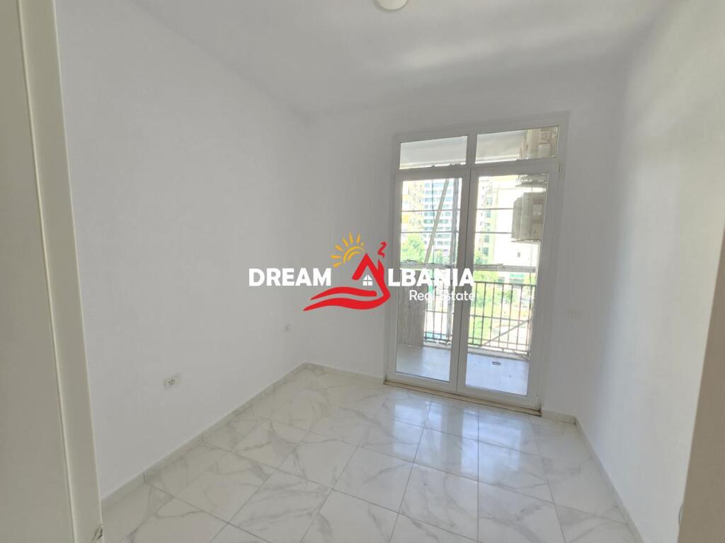 Ambjent per zyra me qera prane Square 21 rruga e Kavajes (ID 42611321).