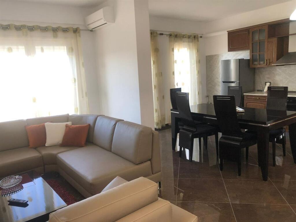 Affittasi appartamento 3+1+parcheggio a Qesarake