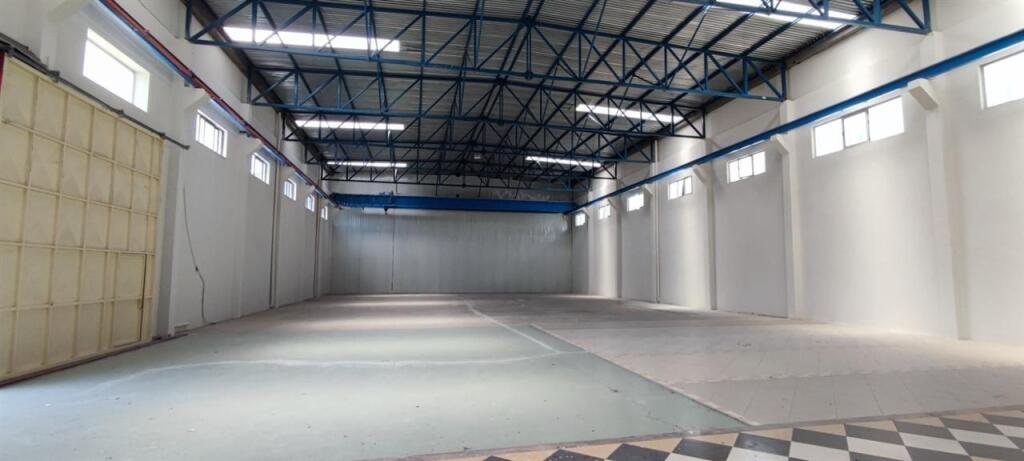 MAGAZZINO IN AFFITTO SULL'AUTOSTRADA TIRANA DURRES