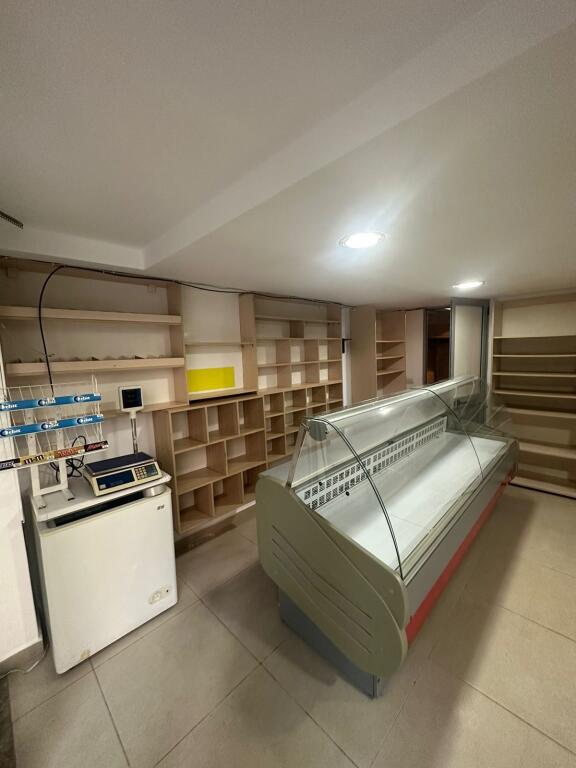 Unit for sale with an area of 29.9 m², first floor, in Yzberisht