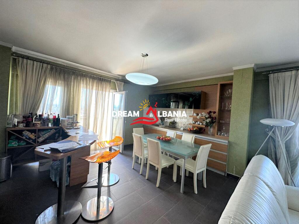 Vendesi super appartamento 2+1+2 a Zogu i Zi vicino alla Croce Rossa (ID 41211367)