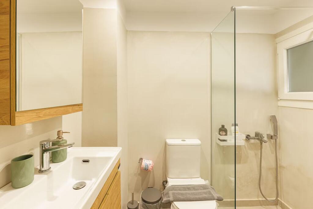 Apartment For Rent 1+1 in Center (ID B2101174) Tirane​