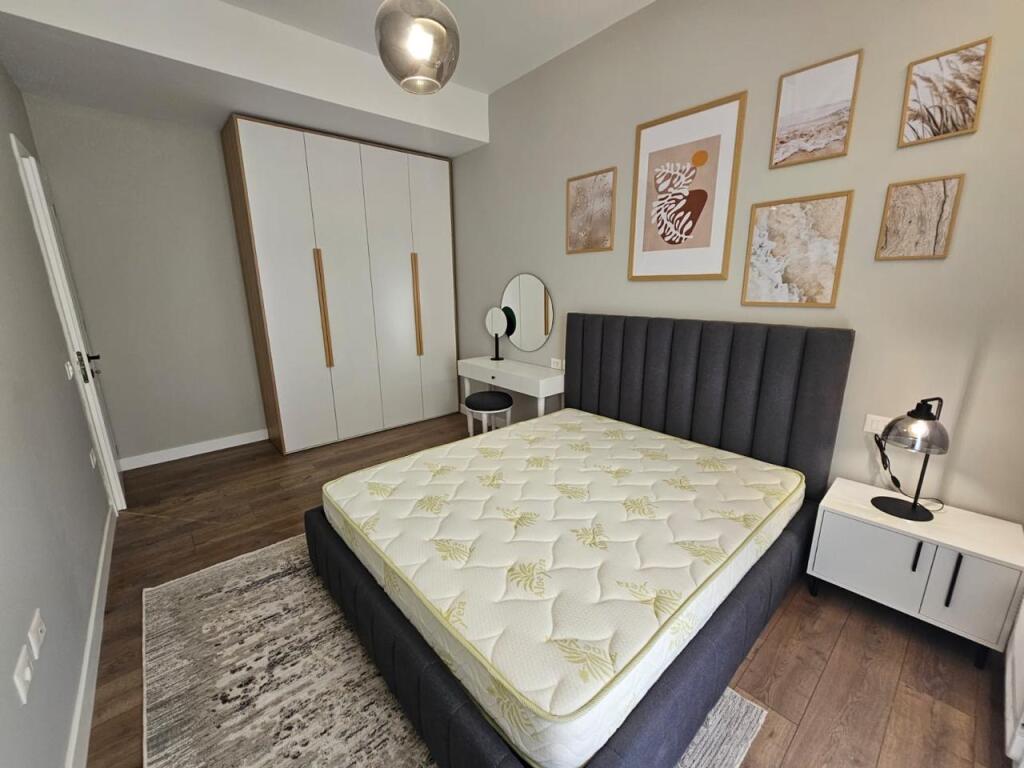 3+1, arredato di lusso, vicino al giardino botanico, 1500 euro