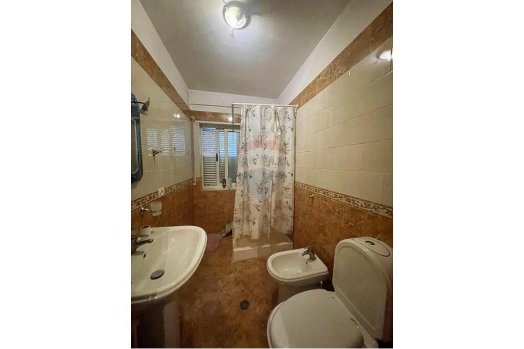 APPARTAMENTO 2+1 IN AFFITTO IN VIA NDRE MJEDA vicino al ex parco