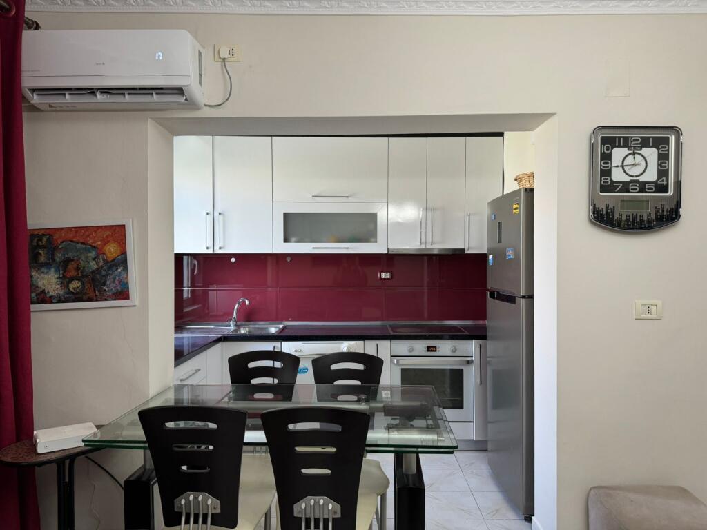 🏢All'inizio della strada di Kavaja, è in affitto un appartamento arredato 2+1, 700 Euro