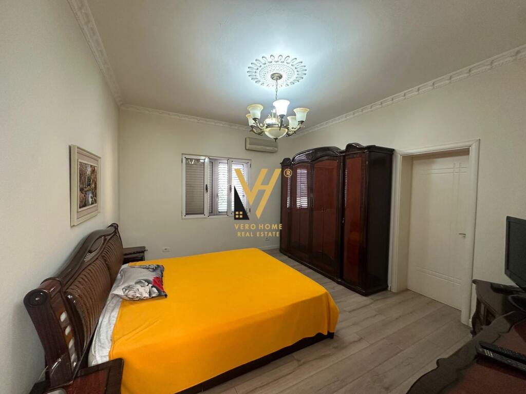 JEPET HYRJE 2+1+BLK ME QERA TE RRUGA HIME KOLLI 700 EURO