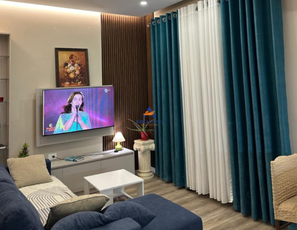 APPARTAMENTO IN AFFITTO 2+1+VERANDA "PAZAR I RI, VIA RIZA JASA" 650 EURO.