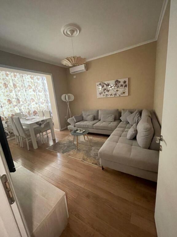 Appartamento 1+1 in affitto in Via Mine Peza!