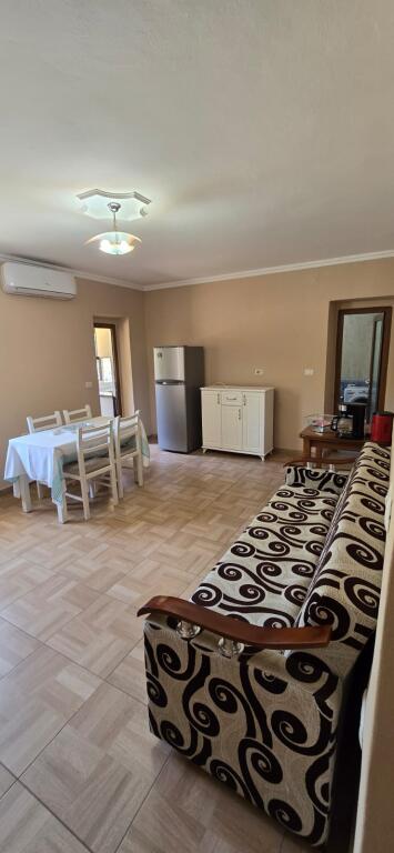 🏢Rruga Fortuzi,prane Shkolles 9-vjecare “Jeronim De Rada” shitet apartament 2+1+2, 195,000 €uro