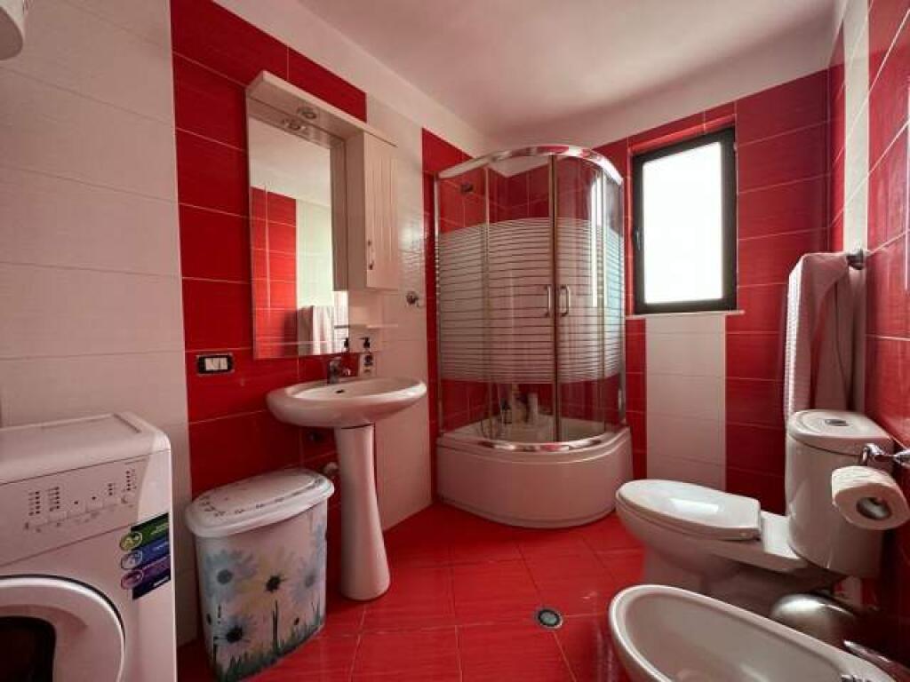 Affittasi appartamento 1+1. Via Bardhyl, vicino alla scuola Andon Zako Cajupi Prezzo: 450 euro
