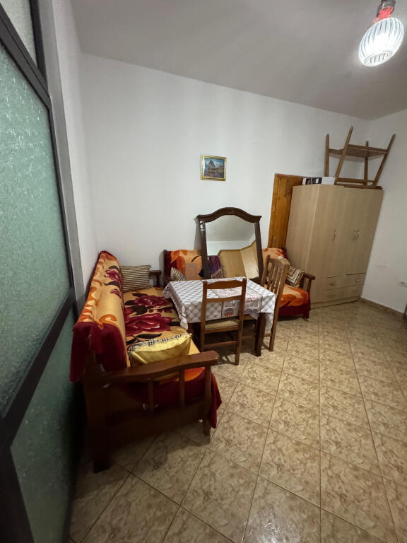 Jepet me qera apartament 1+1 ne 5 Maj.