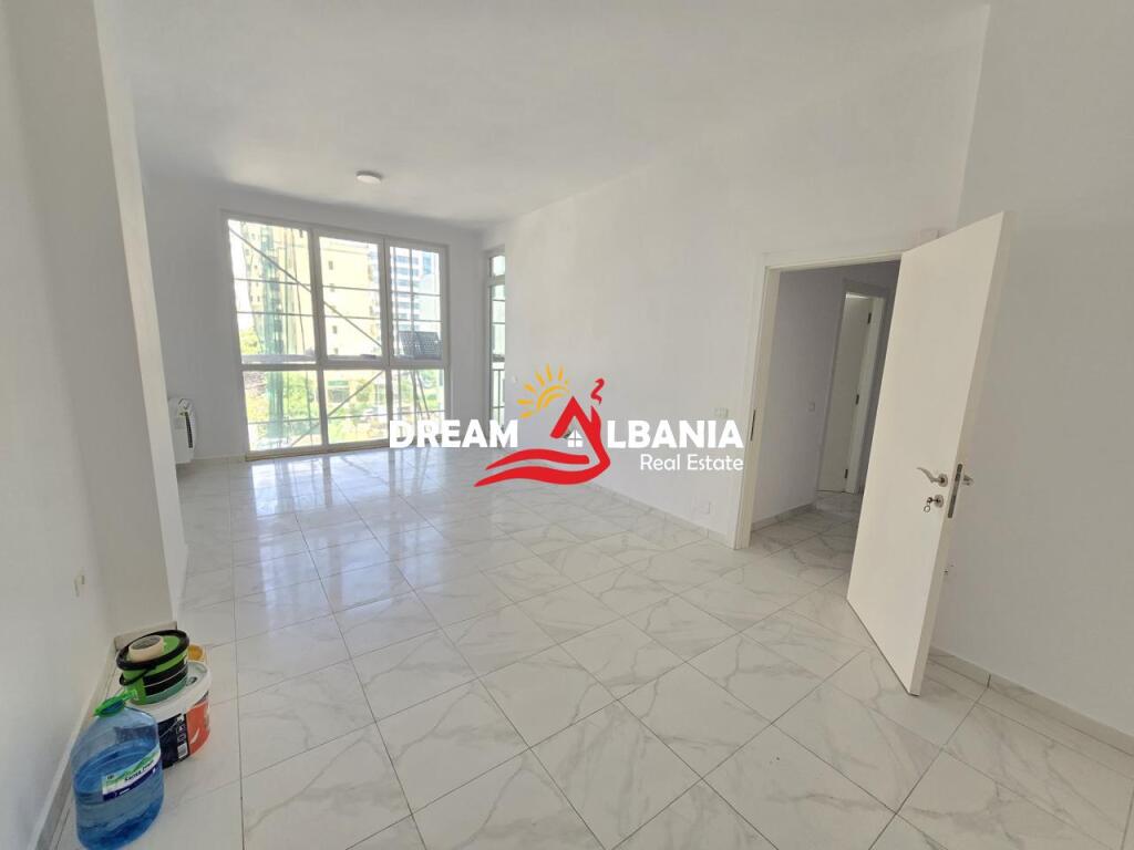 Ambjent per zyra me qera prane Square 21 rruga e Kavajes (ID 42611321).