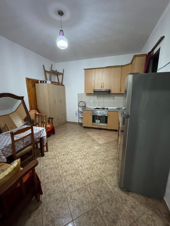 Jepet me qera apartament 1+1 ne 5 Maj.