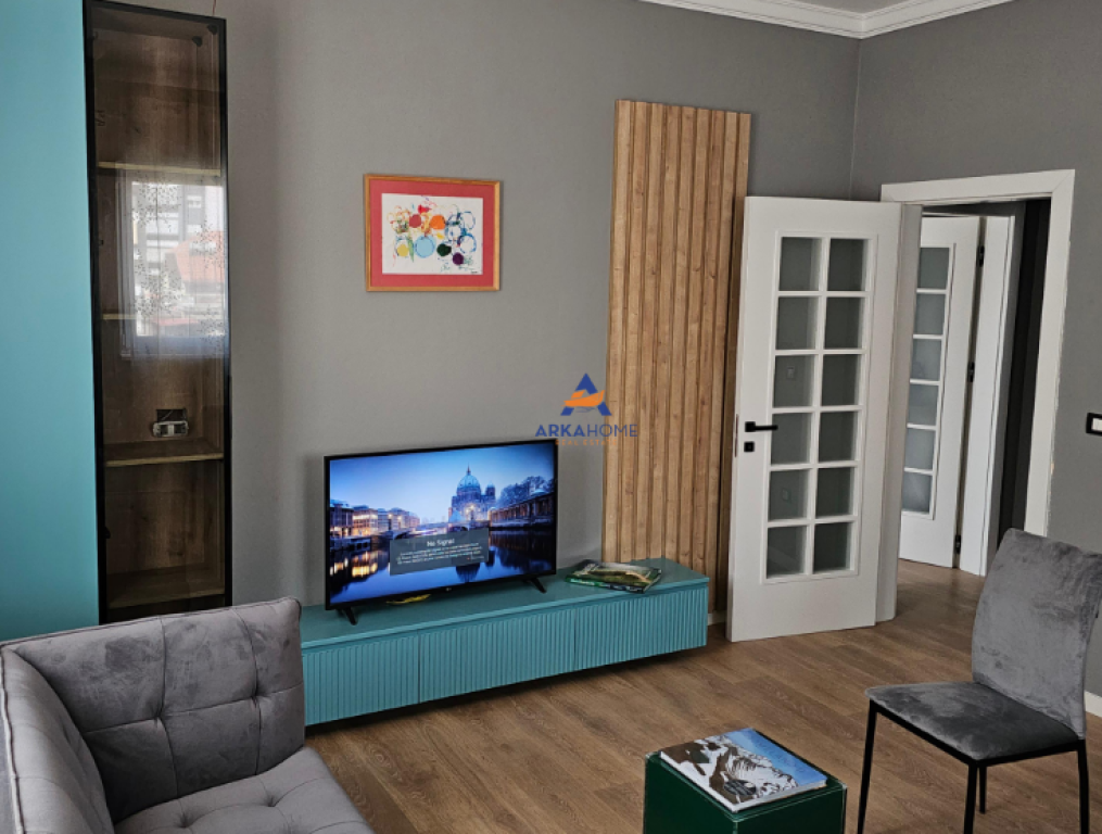 AFFITTASI APPARTAMENTO 1+1+VERANDA "PAZAR I RI, VIA RIZA JASA" 650 EURO