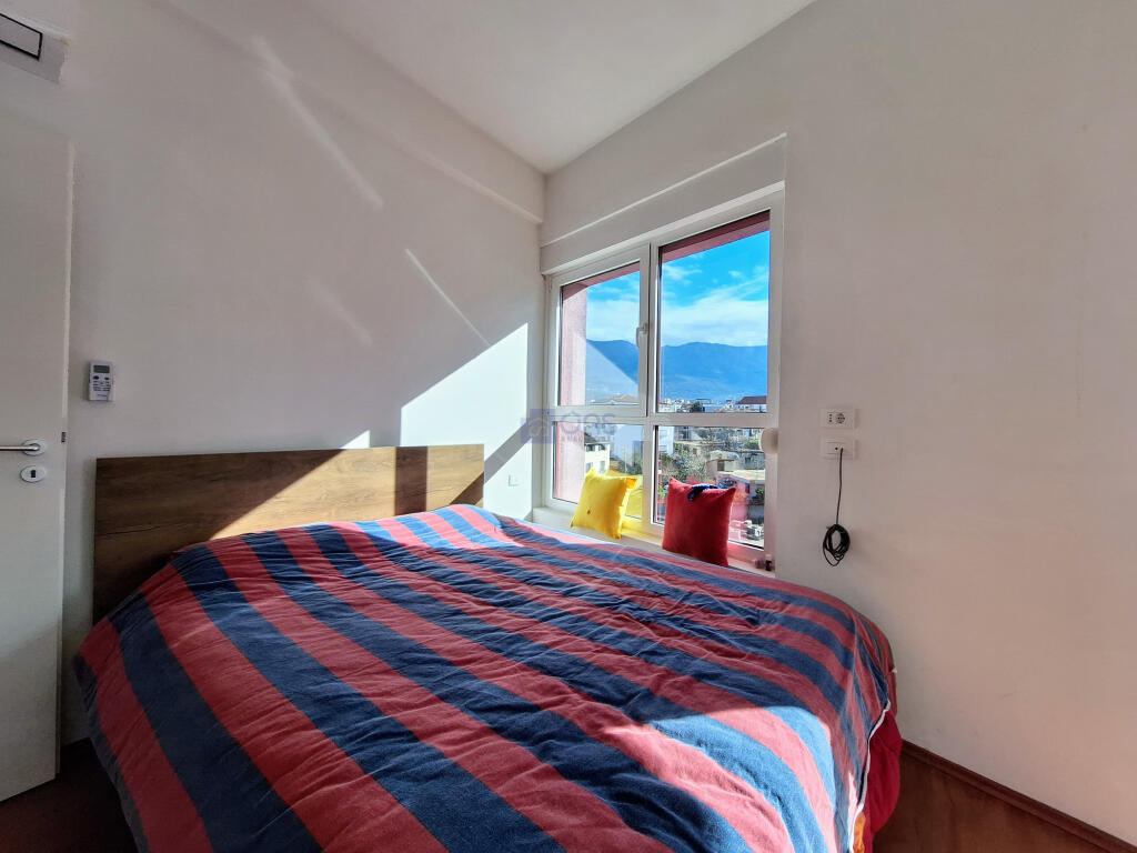 A 2+1+2 apartment is for rent in Ali Demi.