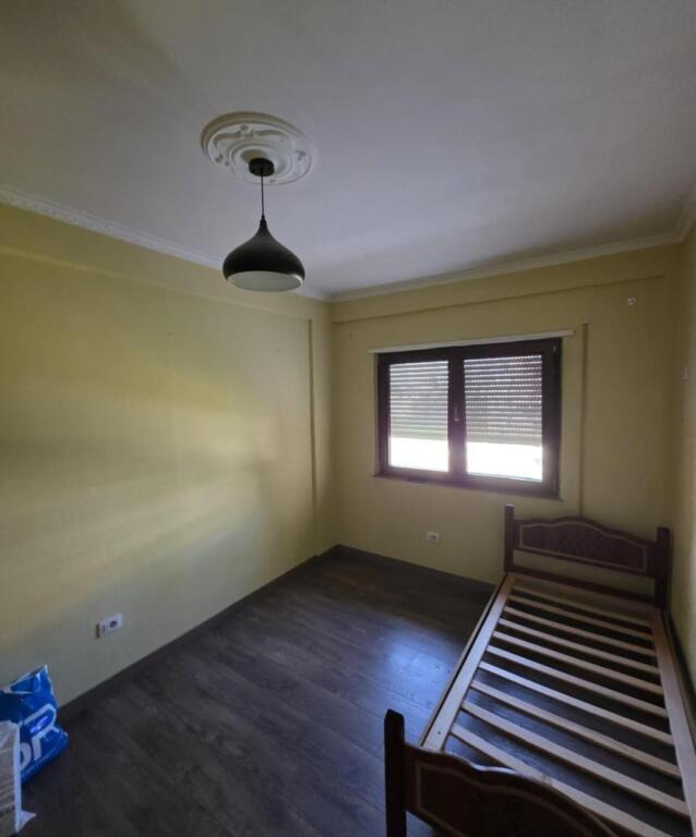 Shitet Apartament 3+1 pranë Kopshtit Botanik!