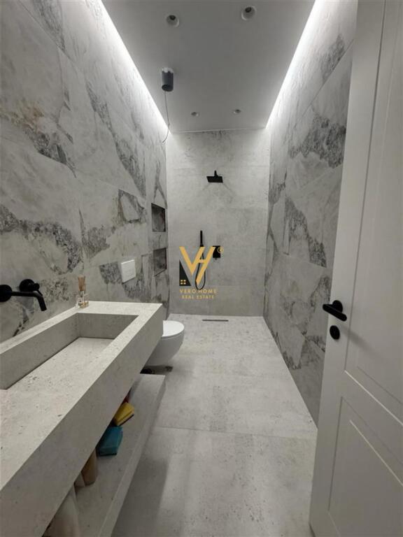 JEPET ZYRE 12M2 ME QERA NE VASIL SHANTO 400 EURO
