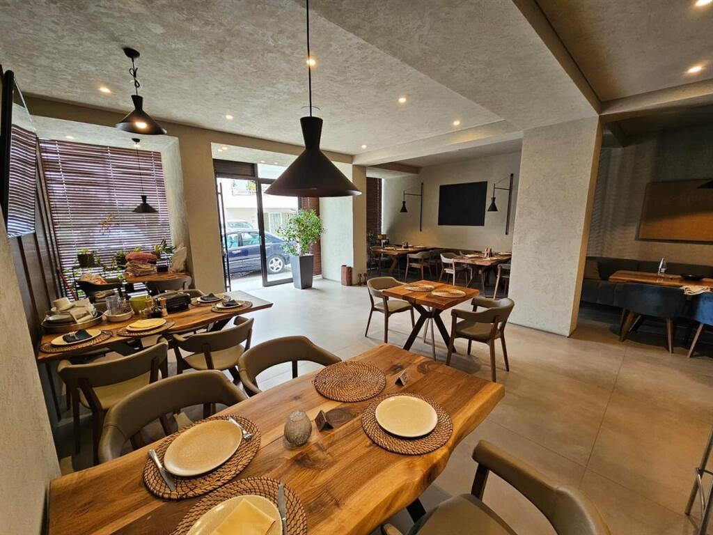 RISTORANTE IN AFFITTO VICINO ALLA COLLINA DIELLI, TIRANA