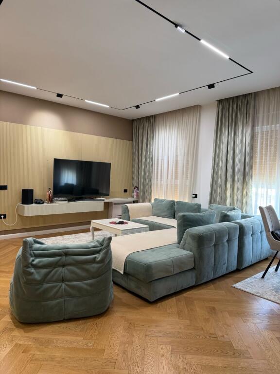 SHITET SUPER APARTAMENT 2+1+2 TUALETE+POST PARKIMI NE ALI DEM TE "KOMPLEKSI MANGALEM"