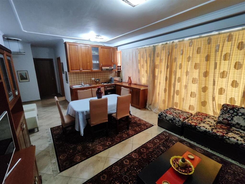 Jepet me qera Apartament 2+1+garazhd tek Deliorgji