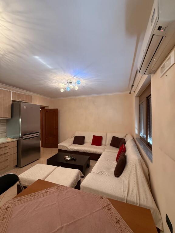 🎥 🏡 Appartamento in affitto a Vlora solo 350€/mese!