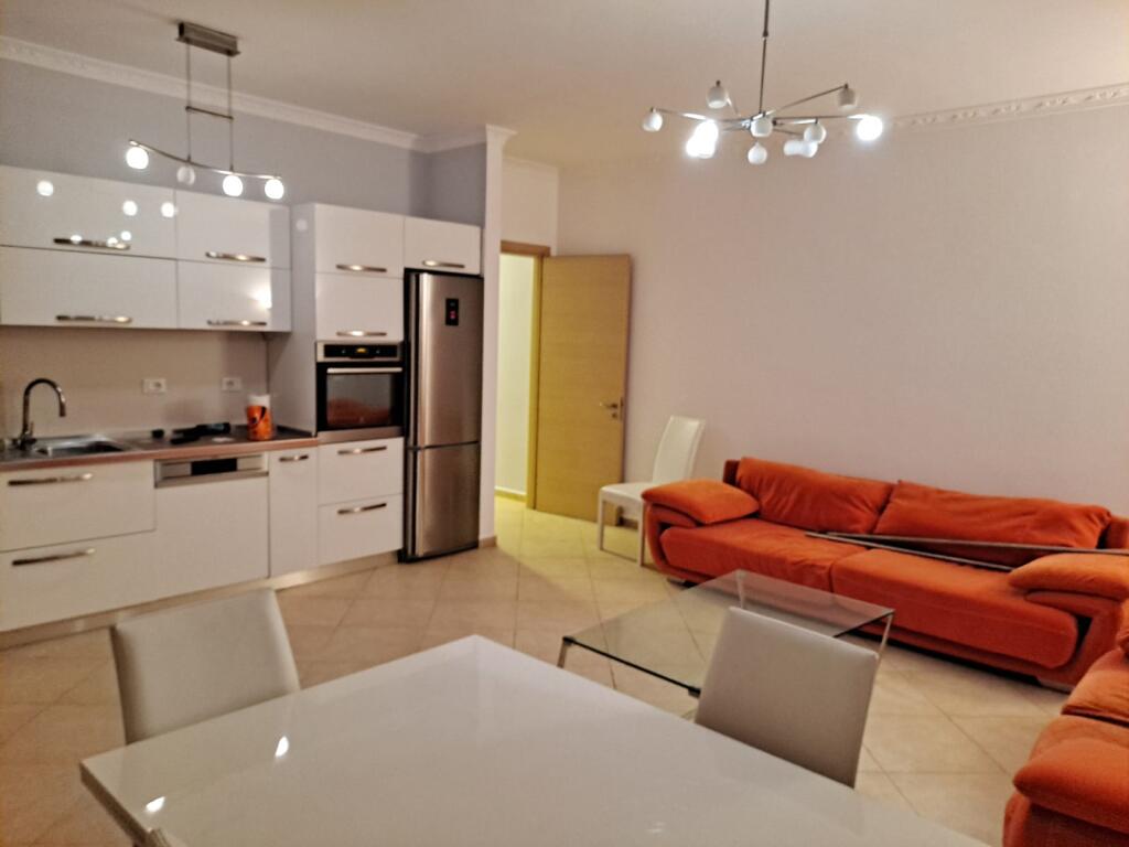 🏢In the Sauk area, Peti Street, a 2+1+garage apartment, furnished, is for rent 1,000 Euro