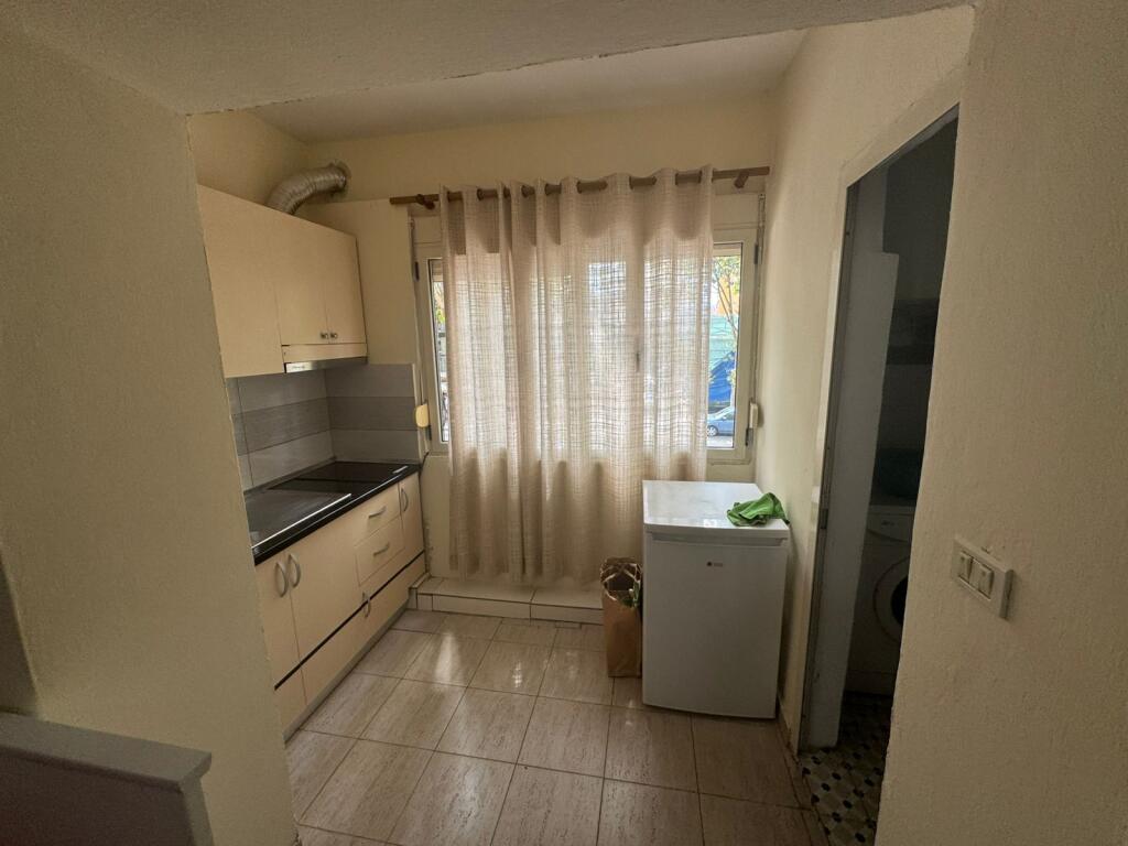 Studio apartment for rent near the Train Station/Dispensary (30,000 Leke)
