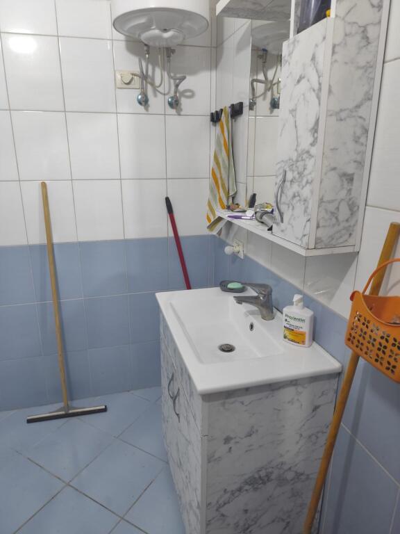 Vendesi in vendita appartamento 2+1+2 a Kodra e diellit, via Bill Klinton