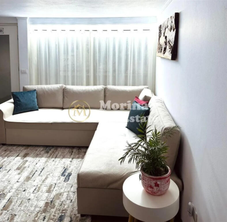 Affitto, Appartamento Duplex 1+1, presso Komuna e Parisit , — 600 euro/mese.